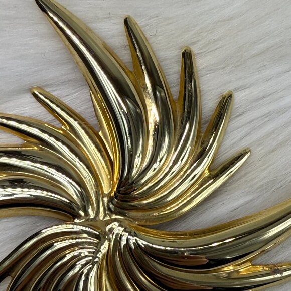 Vintage Gold Tone Abstract Starburst Pinwheel Large Pin Brooch - Picture 2 of 6